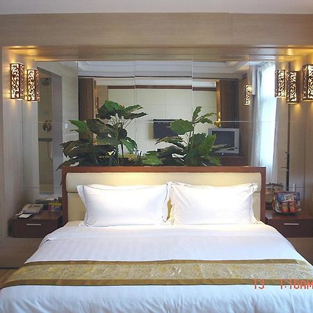 New Beacon Xinhang International Hotel Ухань Номер фото